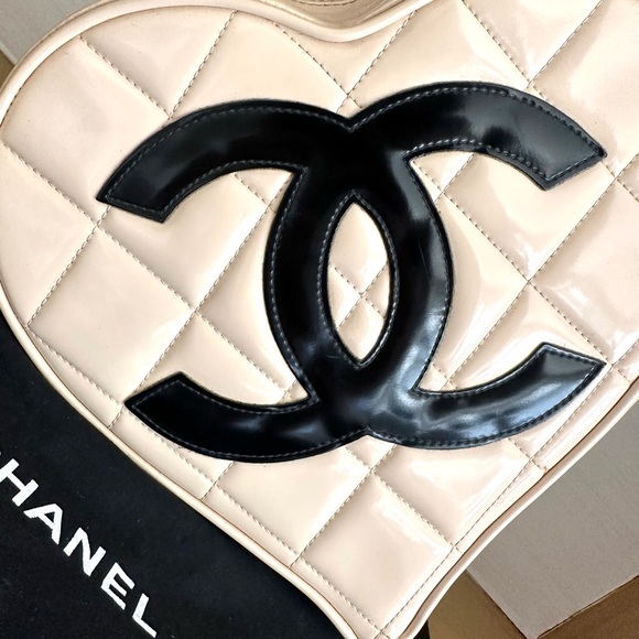 Chanel Vintage Heart Vanity Bag - Picture 6 of 16